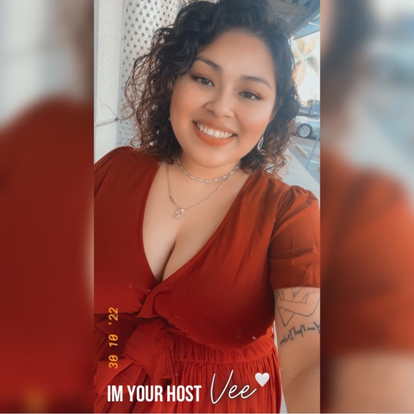 ‼️VEES_CLOSET22 IS LIVE‼️ - Picture 6 of 9